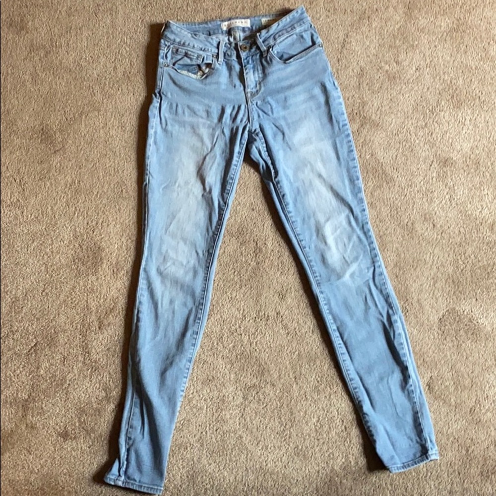 Bullhead Light Wash Jeans